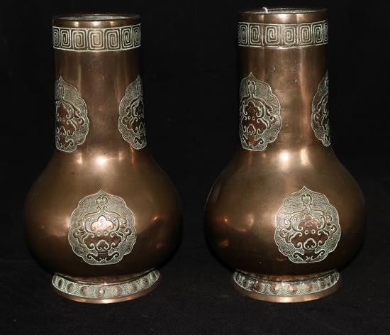 A pair of Chinese bronze archaistic bottle vases, 18th / 19th century, height 26.5cm
